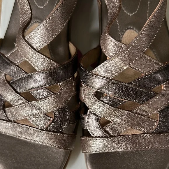 Naturalizer Women's Bronze Leather Strappy Sandals - Picture 5 of 7